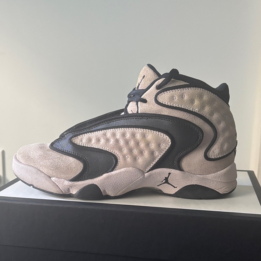 Jordan Athletic Shoes in Black and Tan